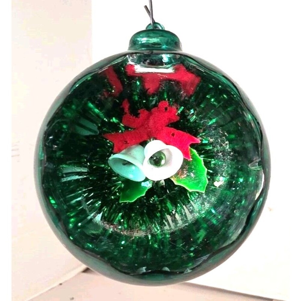 Vtg  Jewel Brite Christmas Ornament Diorama Green Wreath Bell  Reflector Plastic